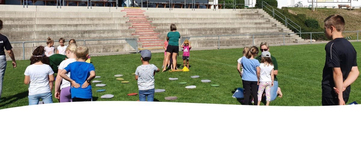 Alle TSV Kids sporteln gemeinsam. Macht mit!