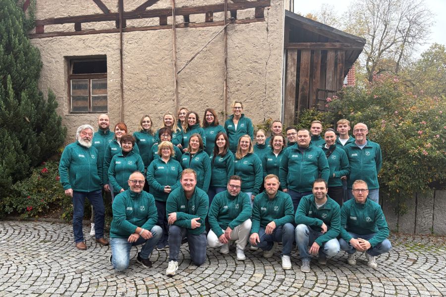 Wigwam Outdoor unterstützt TSV Lonnerstadt – Neue Jacken für Theater- und Faschingsgruppe