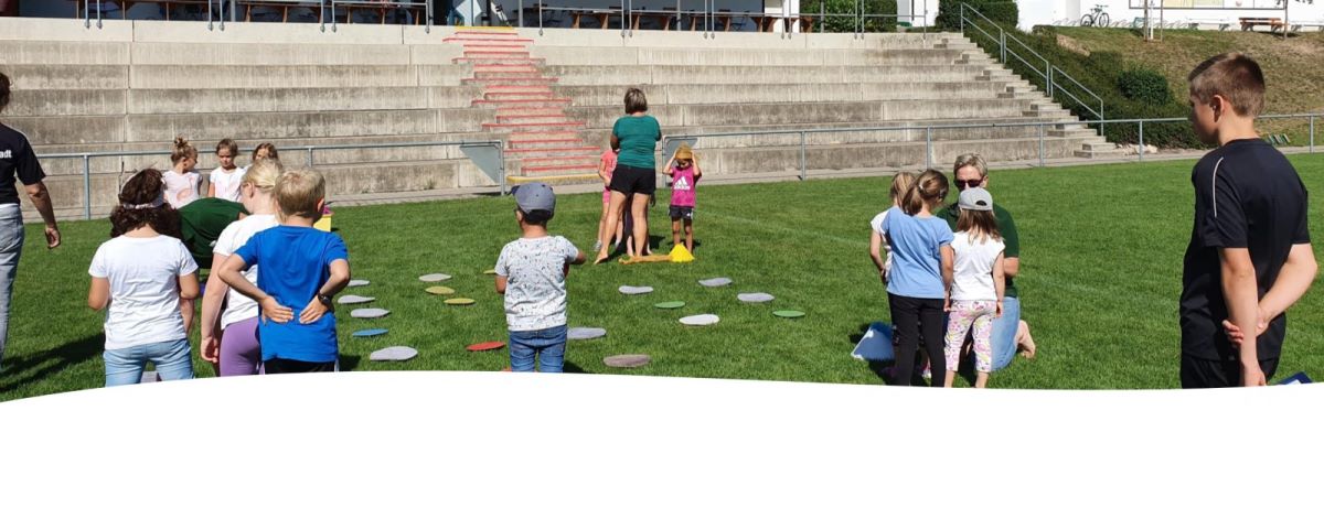 Alle TSV Kids sporteln gemeinsam. Macht mit!